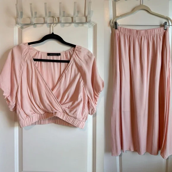 Chic Blush Women's Skirt Set - Picture 1 of 8
